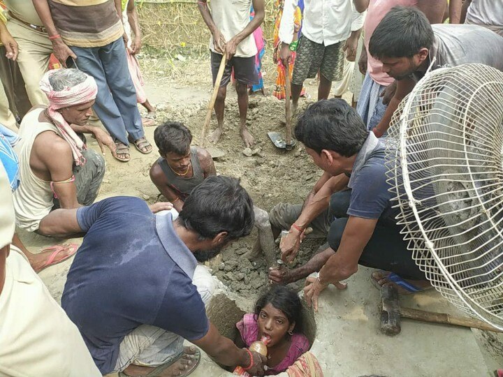 The girl fell into the pit dug for electricity connection from the railway, then people rescued this way ann रेलवे की ओर से बिजली कनेक्शन के लिए खोदे गए गड्ढे में गिरी लड़की, फिर लोगों ने ऐसे किया रेस्क्यू