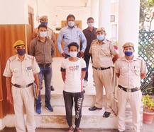 दिल्ली पुलिस ने रात में एटीएम में सेंधमारी करनेवाले बदमाश को पकड़ा, CCTV फुटेज से किया खुलासा