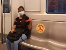 Photos: कोरोना के बीच 169 दिन बाद फिर दौड़ी दिल्ली मेट्रो, मास्क और दूरी के साथ सफर करते दिखे यात्री