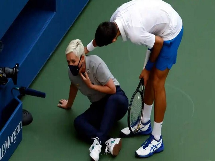Novak Djokovic disqualified from US Open after hitting the ball to line judge गुस्से में दुनिया के नंबर वन टेनिस खिलाड़ी जोकोविच ने लाइन जज को मारी गेंद, US Open से बाहर हुए