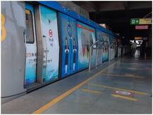 Photos: कोरोना के बीच 169 दिन बाद फिर दौड़ी दिल्ली मेट्रो, मास्क और दूरी के साथ सफर करते दिखे यात्री