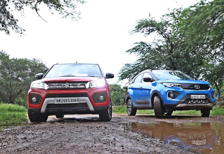 आइए हम नए Tata Nexon के साथ शुरुआत करते हैं और जबकि इसके लुक में बदलाव आया है, यह अब SUV के रूप में जोड़ा गया है. हालांकि आज हम इसके सस्पेंशन और परफॉर्मेंस में अधिक इंट्रस्टेड हैं. नेक्सॉन को पावर के मामले में थोड़ा अपडेट मिलता है और यह 120 बीएचपी और 170Nm की पावर से इसके 1.2 टर्बो पेट्रोल बनाता है. इसका ग्राउंड क्लीयरेंस 209 मिमी है. नई BS6 पेट्रोल टर्बो काफी रिफाइंड और आसान है, जिसमें क्लच और गियर शिफ्ट दोनों ही हल्के हैं. हम नेक्सॉन को कुछ खोदे गए और गड्ढों वाली सड़कों के माध्यम से ले गए, जहां सस्पेंशन ने अधिकांश समय में यह सब किया.