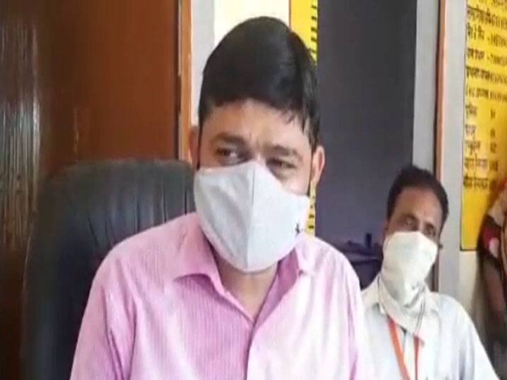 मुरादाबाद: बच्चे की मौत के बाद ग्रामीणों ने बीएसए को बनाया बंधक, अधिकारियों के आश्वासन पर हुए शांत