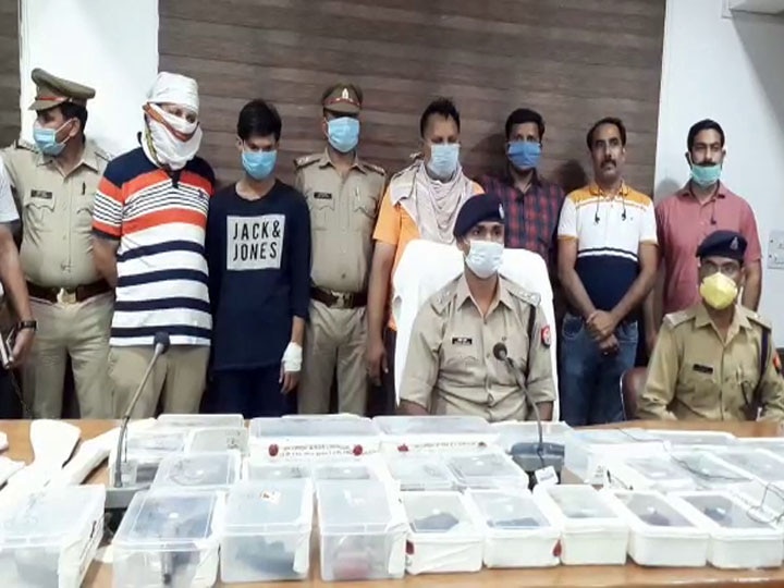 Illegal Weapons Factory Busted in Hapur uttar pradesh four arrested ann यूपी: हापुड़ में अवैध हथियार बनाने वाली फैक्ट्री का पुलिस ने किया भंडाफोड़, 4 बदमाश गिरफ्तार