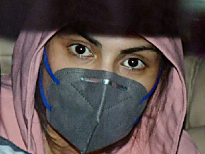 NCB has asked 55 questions from Rhea Chakraborty regarding drugs ड्रग्स मामला: NCB ने जेल में बंद रिया चक्रवर्ती से पूछे 55 सवाल, ABP न्यूज़ पर पढ़िए सवालों की लिस्ट