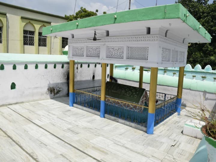 कई कहानियों को अपने अंदर समेटे हुए है बीबी कमाल का मकबरा, अपने चमत्कारों के लिए है मशहूर Bibi Kamal's tomb has many stories inside itself, is famous for its miracles ann कई कहानियों को अपने अंदर समेटे हुए है बीबी कमाल का मकबरा, अपने चमत्कारों के लिए है मशहूर