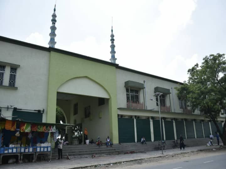 कई कहानियों को अपने अंदर समेटे हुए है बीबी कमाल का मकबरा, अपने चमत्कारों के लिए है मशहूर