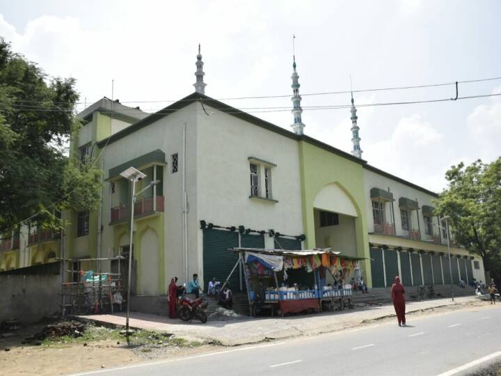 कई कहानियों को अपने अंदर समेटे हुए है बीबी कमाल का मकबरा, अपने चमत्कारों के लिए है मशहूर