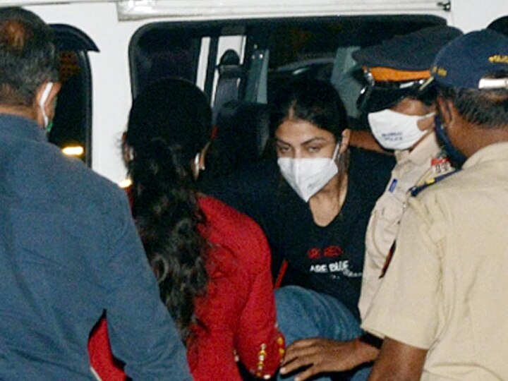 Rhea Chakraborty latest news: NCB on Rhea custody remand And judicial custody ड्रग्स केस में रिया चक्रवर्ती को नहीं मिली जमानत, 14 दिनों की न्यायिक हिरासत में भेजी गईं