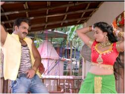 अक्षरा सिंह और पवन सिंह का भोजपुरी रोमांटिक गाना YouTube पर मचा रहा धूम, मिल चुके हैं 2 करोड़ व्यूज