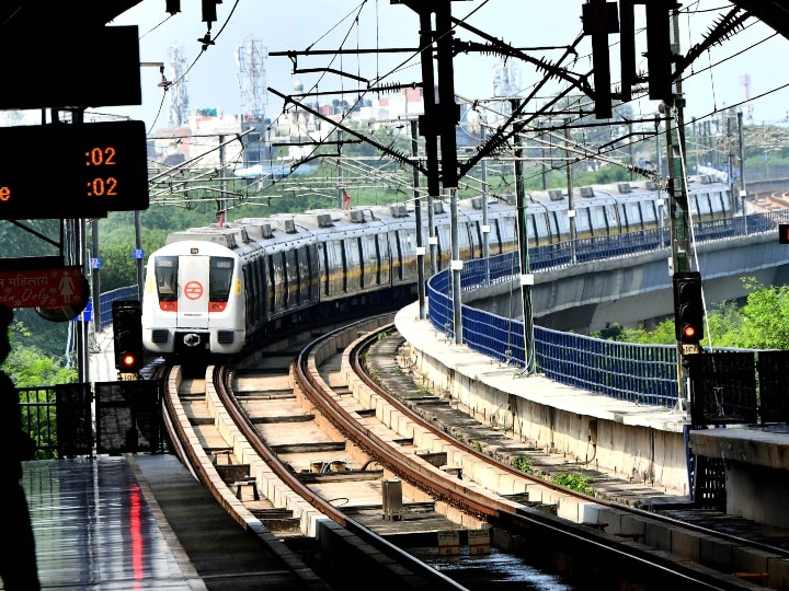 Delhi metro will resume operations on Blue Line and Pink Line कल से ब्लू लाइन और पिंक लाइन पर फिर से दौड़ेगी दिल्ली मेट्रो, 171 दिनों बाद शुरू होगी सेवा