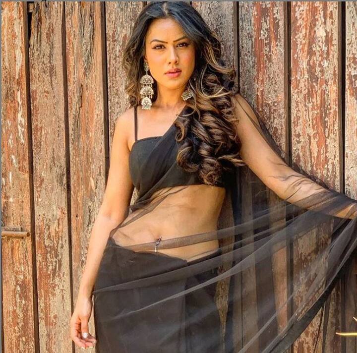 निया ने खतरों के खिलाडी- मेड इन इंडिया में जीत हासिल कर खुद को साबित किया है. वैसे इन सबके अलावा निया अपने फैशन सेंस से बड़ी-बड़ी एक्ट्रेस को टक्कर देती हैं. इतना ही नहीं निया शर्मा एक इंटरनेशनल मैग्जीन में 50 सेक्सिएस्ट एशियन महिलाओं में तीसरे नंबर का खिताब पा चुकी हैं.    इसके अलावा अगर हम नज़र डाले निया शर्मा के करियर पर तो उन्होंने टीवी सीरियल जमाई राजा और एक हजारों में मेरी बहना है जैसे कई शो में काम किया है. 