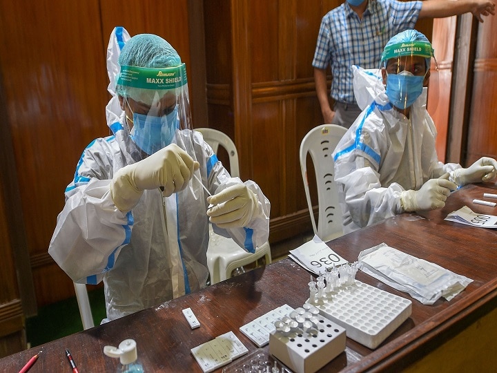 India Coronavirus Cases and Death Updates 5 October 2020 कोरोना अपडेट: बीते 24 घंटे में आए 74 हजार संक्रमण के नए मामले, 76 हजार ठीक हुए, 903 लोगों की मौत
