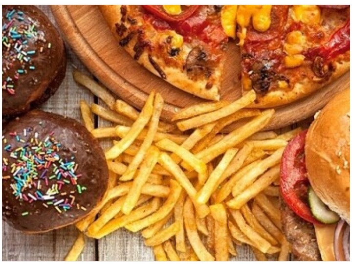 Health Tips: Can Junk Food addiction make you age process faster? जंक फूड बूढ़ा बनाने की प्रक्रिया को करता है तेज, क्रोनिक बीमारियों का भी रहता है खतरा