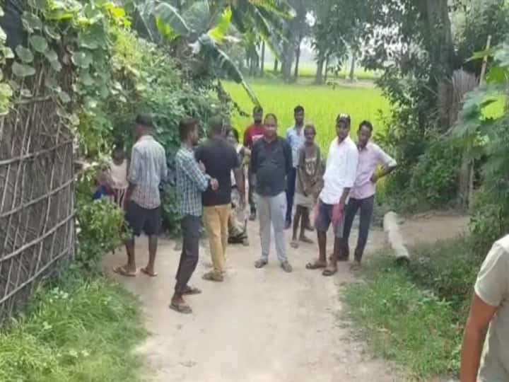 यूपी: पीलीभीत में घर के अंदर जमीन में गड़ा मिला 'लापता' शख्स का शव, पत्नी-बच्चों की तलाश में जुटी पुलिस