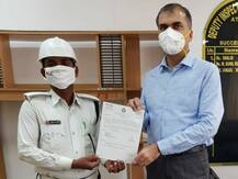 बारिश में भीगकर ड्यूटी कर रहे सिपाही को देखकर DIG विकास वैभव हुए इम्प्रेस, दफ्तर बुलाकर किया पुरस्कृत