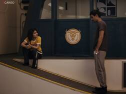 Cargo Review: मनुष्य और राक्षसों के संसार में सोचो कभी ऐसा हो तो क्या हो