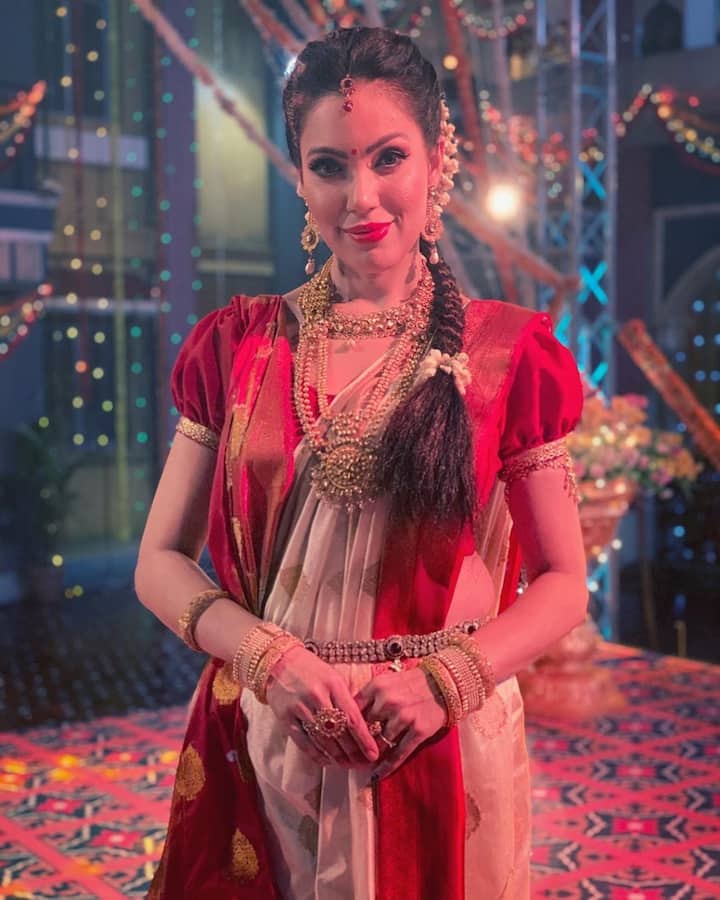 तारक मेहता का उल्टा चश्मा' फेम एक्ट्रेस मुनमुन दत्ता ने हाल ही में अपने इंस्टाग्राम अकाउंट पर अपनी कुछ लेटेस्ट तस्वीरें शेयर की हैं, जो सोशल मीडिया पर वायरल हो रही हैं. इन तस्वीरों में मुनमुन साड़ी पहने बेहद खूबसूरत लग रही हैं. (Photo Credit- @mmoonstar Instagram)