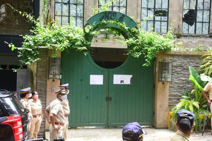 कंगना रनौत बड़ी मुखरता के साथ शिवसेना, बीएमसी और महाराष्ट्र सराकर के खिलाफ खड़ी हैं और बेबाकी से बयान दे रही हैं. कंगना ने यह भी कहा कि उनके ऑफिस में कोई अवैध निर्माण नहीं है.