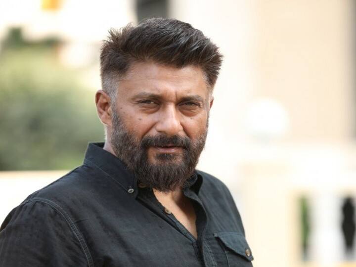 तनुश्री दत्ता ने डायरेक्टर विवेक अग्निहोत्री पर सेक्सुअल हैरेसमेंट का आरोप लगाया था. तनुश्री ने साल 2018 में एक इंटरव्यू के दौरान कहा था कि उन्होंने उन्हें कपड़े उतारकर इरफान खान के सामने डांस करने को कहा था. 