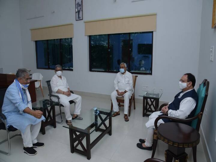 जेपी नड्डा और CM नीतीश कुमार बैठक खत्म, BJP ने सीट शेयरिंग को लेकर दिया प्रस्ताव JP Nadda and CM Nitish Kumar meeting ends, BJP offers to share seat ann जेपी नड्डा और CM नीतीश कुमार बैठक खत्म, BJP ने सीट शेयरिंग को लेकर दिया प्रस्ताव