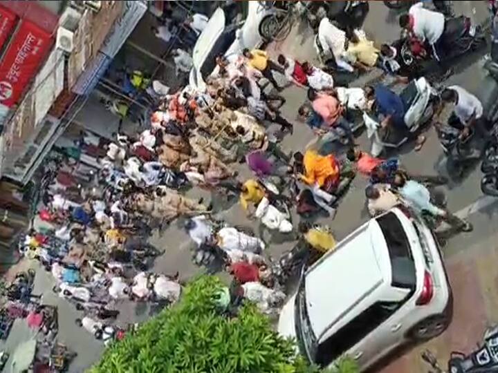 Businessmen Clash over Bazar Bandh in Meerut ANN मेरठः व्यापारी की हत्या पर बाजार बंद को लेकर भिड़े दो गुट, पुलिस ने खदेड़ा