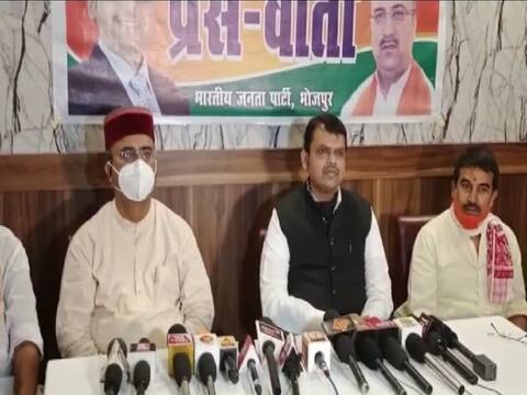 आरा: मांझी का नाम सुनकर ठहाका मारकर हंस पड़े देवेंद्र फडणवीस, लालू यादव को लेकर कही यह बात