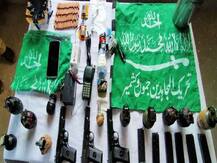 जम्मू कश्मीर: सुरक्षाबलों ने आंतकियों का ठिकाना किया ध्वस्त, हथियारों का जखीरा बरामद