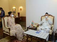 महाराष्ट्र: BMC के एक्शन पर राज्यपाल से मिलीं कंगना, मुलाकात के बाद कहा- उम्मीद है न्याय मिलेगा