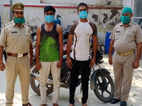 आगरा में पुलिस को मिली बड़ी कामयाबी, देवा गैंग के दो शातिर अपराधी गिरफ्तार आगरा में पुलिस को मिली बड़ी कामयाबी, देवा गैंग के दो शातिर अपराधी गिरफ्तार