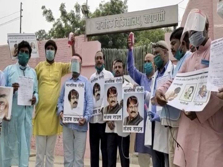 वाराणसी में उद्धव ठाकरे, संजय राउत के खिलाफ अनोखा प्रदर्शन, मानसिक रोगी बता इलाज कराने अस्पताल पहुंचे