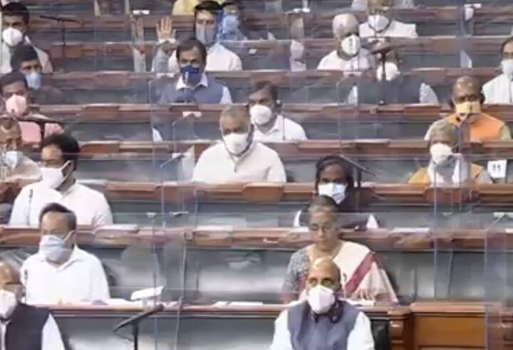 सत्र के दौरान संसद सदस्यों की बैठक व्यवस्था में सुरक्षित दूरी बनाये रखी गई.