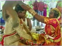 शादी में खास मेहमान बनकर अचानक पहुंचा बंदर, नवदंपति को यूं दिया आशीर्वाद, देखें वीडियो