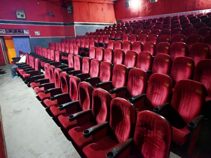 From today onwards cinema halls are open online booking started ANN आज से आम लोगों के लिए बड़े पर्दे पर लगेंगी फिल्में, ऑनलाइन बुकिंग हुई शुरू