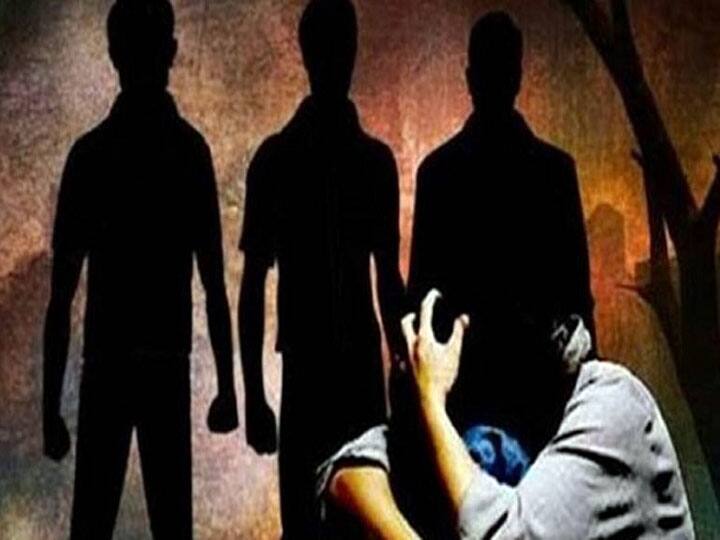 Gangrape with woman in Auto in Hapur ann ऑटो में महिला को बंधक बनाकर तीन लोगों ने किया गैंगरेप, पुलिस ने दर्ज किया मुकदमा