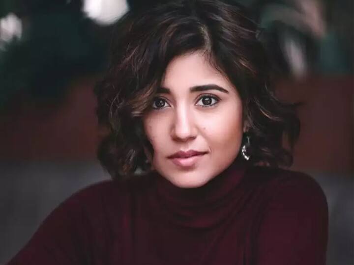  एक्ट्रेस श्वेता त्रिपाठी के लिए फिल्म मसान में देखा गया था. लड़कियों के ट्रैवल ट्रिप पर आधारित एक शॉर्ट वेब सीरीज में श्वेता के काम को काफी पसंद किया गया था. इसके बाद मिर्जापुर ने तो कमाल कर दिया था, हालांकि श्वेता का किरदार इसमें ज्यादा नहीं था, पर उन्हें कम पॉपुलैरिटी नहीं मिली.