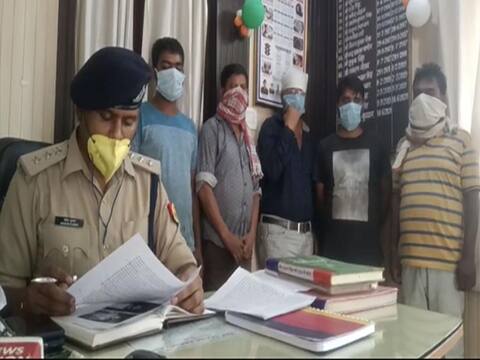 मॉर्निग वॉक पर जाने वाले लोगों को बनाते थे शिकार, पुलिस के हत्थे चढ़े चार शातिर बदमाश मॉर्निग वॉक पर जाने वाले लोगों को बनाते थे शिकार, पुलिस के हत्थे चढ़े चार शातिर बदमाश