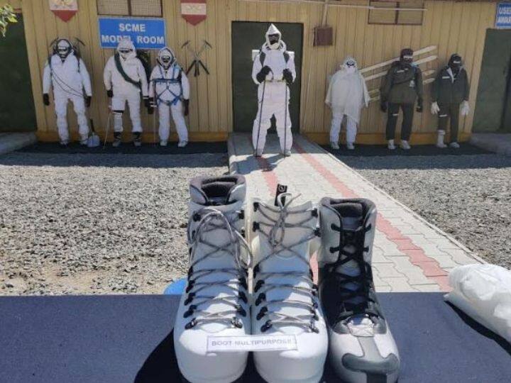 सर्दियों से पहले सैनिकों के पास पहुंचे, स्पेशल टेंट और कपड़ों समेत 21 एक्यूपमेंट-गियर्स, माइनस 40-50 डिग्री में भी करते हैं कवच का काम Laddakh: 21 acupoint-gears, including special tents and clothes reached to soldiers before winter ANN सर्दियों से पहले सैनिकों के पास पहुंचे, स्पेशल टेंट और कपड़ों समेत 21 एक्यूपमेंट-गियर्स, माइनस 40-50 डिग्री में भी करते हैं कवच का काम