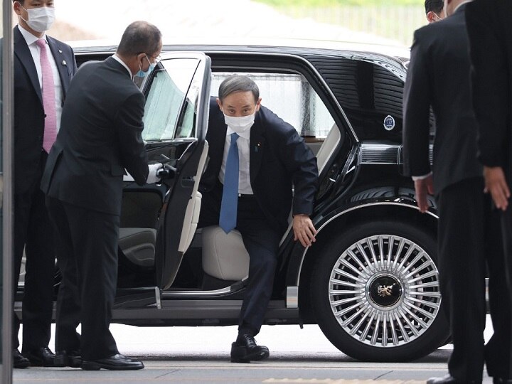 In Details: All you need to know about Japans New Prime Minister Yoshihide Suga In Details: जानिए कौन हैं जापान के नए पीएम योशीहिदे सुगा, ये शिंजो आबे से कितना अलग हैं?