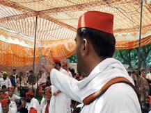 मेरठ: सपा ने अवैध शराब पीने से हुई मौतों को लेकर की महापंचायत, 10 लाख रुपये के मुआवजे की मांग