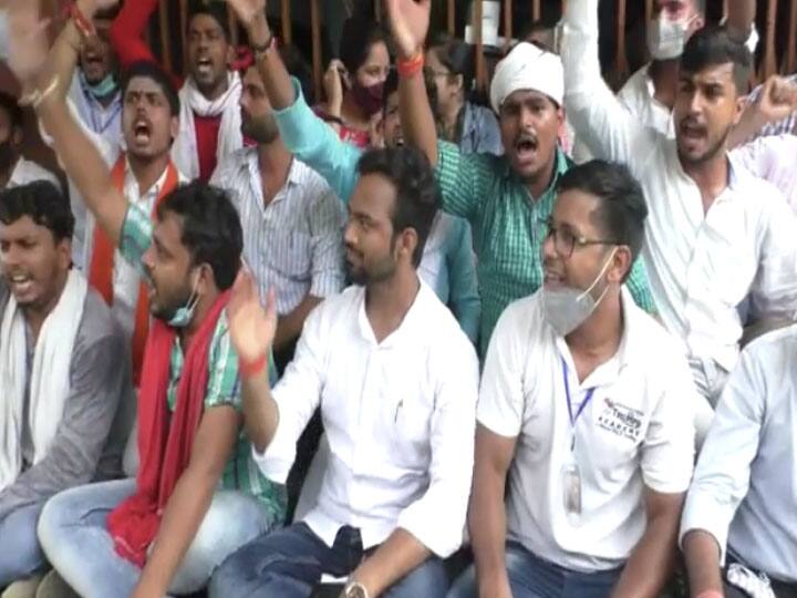 वाराणसी: लॉकडाउन के बाद पहली बार खुला महात्मा गांधी काशी विद्यापीठ, छात्रों ने किया प्रदर्शन