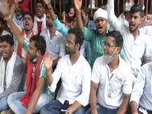 वाराणसी: लॉकडाउन के बाद पहली बार खुला महात्मा गांधी काशी विद्यापीठ, छात्रों ने किया प्रदर्शन