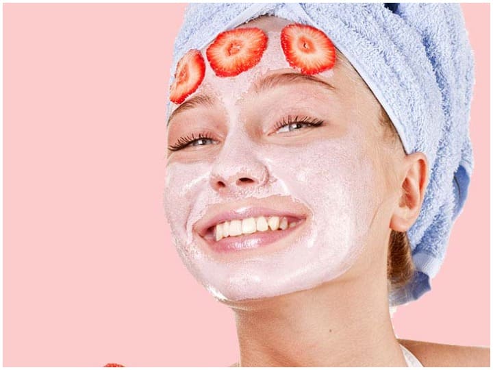 Getting glowing skin at home is very easy, learn how to hydrate the face by making fruit mask घर पर रह कर ग्लोइंग स्किन पाना हुआ बेहद आसान, जानें कैसे फ्रूट मास्क बनाकर चेहरे को करें हाइड्रेट