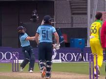 बिलिंग्स ने स्टार्क की गेंद पर जड़ा जोरदार छक्का, मैदान के बाहर जाकर गिरी गेंद, देखें वीडियो