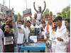 यूपी: महंगाई और बेरोजगारी के विरोध में सड़कों पर सपा कार्यकर्ता, पकौड़े तलकर जताया रोष