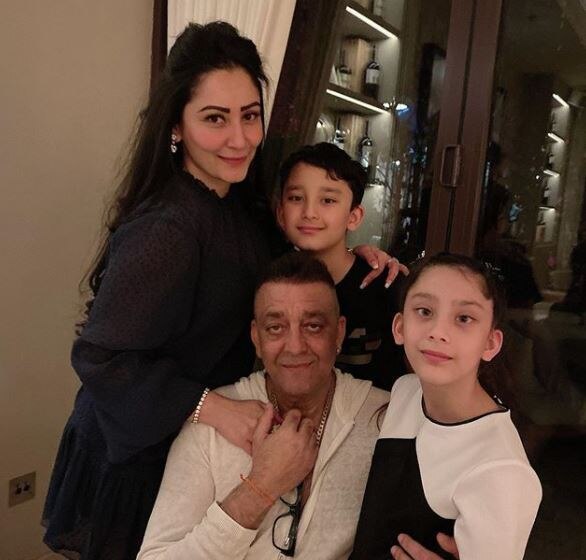 Sanjay Dutt met children in Dubai after a long time due to illness बीमारी की वजह से बहुत समय के बाद दुबई में बच्चों से मिले संजय दत्त