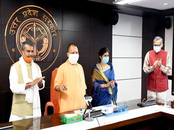 'लव जिहाद' के नाम पर हो रहे धर्म परिवर्तन पर योगी सरकार सख्त, जल्द लाएगी ऑर्डिनेंस Yogi government strict on conversion due to love jihad, will soon bring ordinance ANN 'लव जिहाद' के नाम पर हो रहे धर्म परिवर्तन पर योगी सरकार सख्त, जल्द लाएगी ऑर्डिनेंस