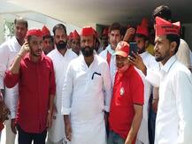 बागपत में सपा कार्यकर्ताओं ने किया हंगामा, शराब तस्करों पर कार्रवाई को लेकर दी आंदोलन की चेतावनी