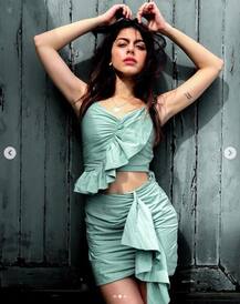 In Pics: व्हाइट मोनोकिनी में अलाया ने मनाया आजादी का जश्न, यहां देखिए हॉट अवतार