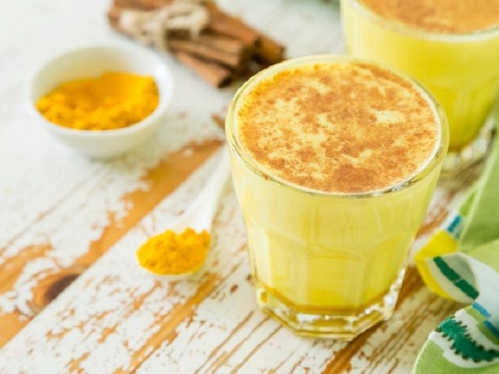 Turmeric Milk Benefits: Turmeric milk is rich in medicinal properties, is very beneficial for health Turmeric Milk Benefits: औषधिय गुणों से भरपूर होता है हल्दी वाला दूध, स्वास्थ्य के लिए है बेहद फायदेमंद